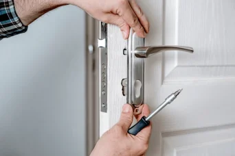 door-lock-installation-repair-replacement-600nw-2202302541